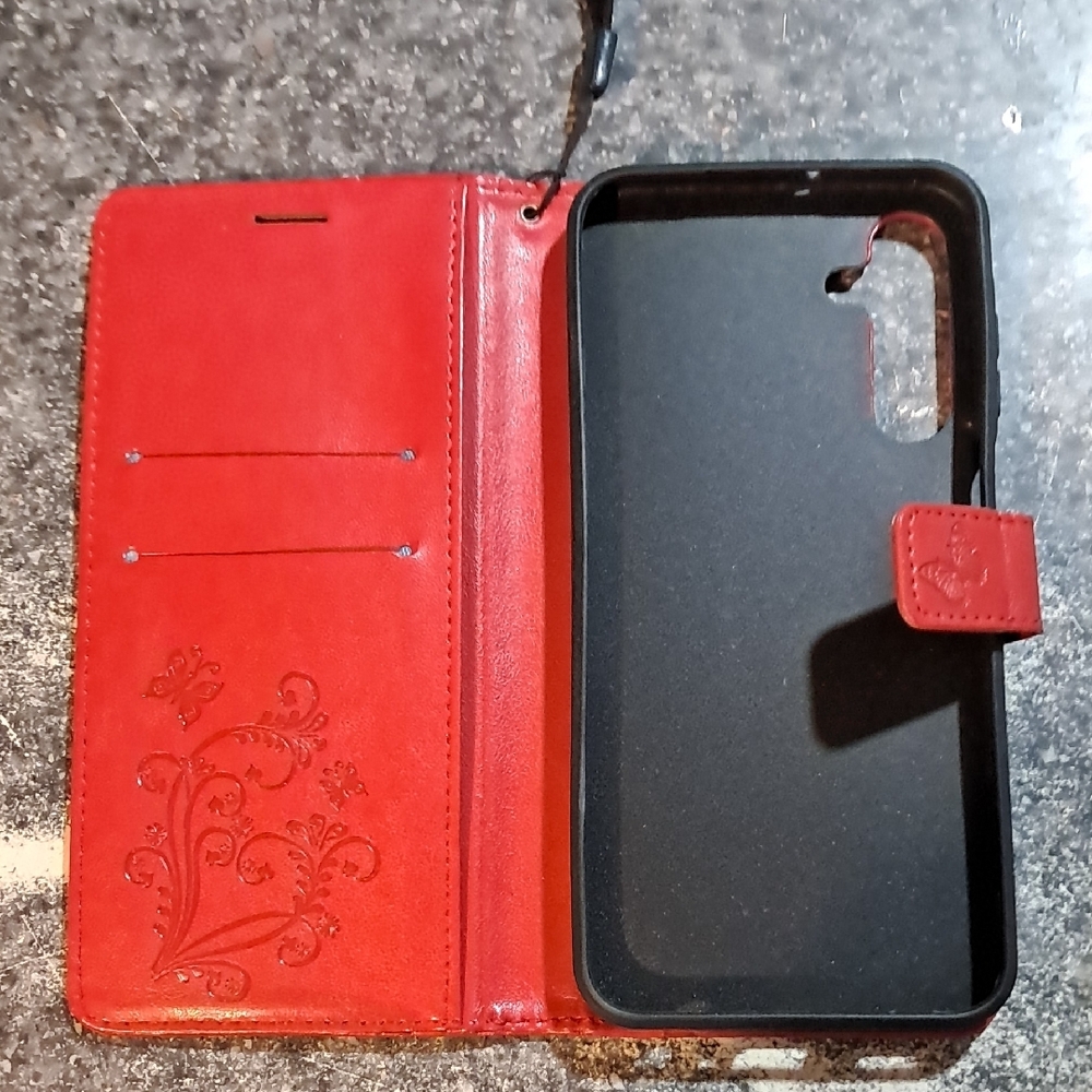 Red Butterfly Embossed Phone Case - Picture 2 of 4